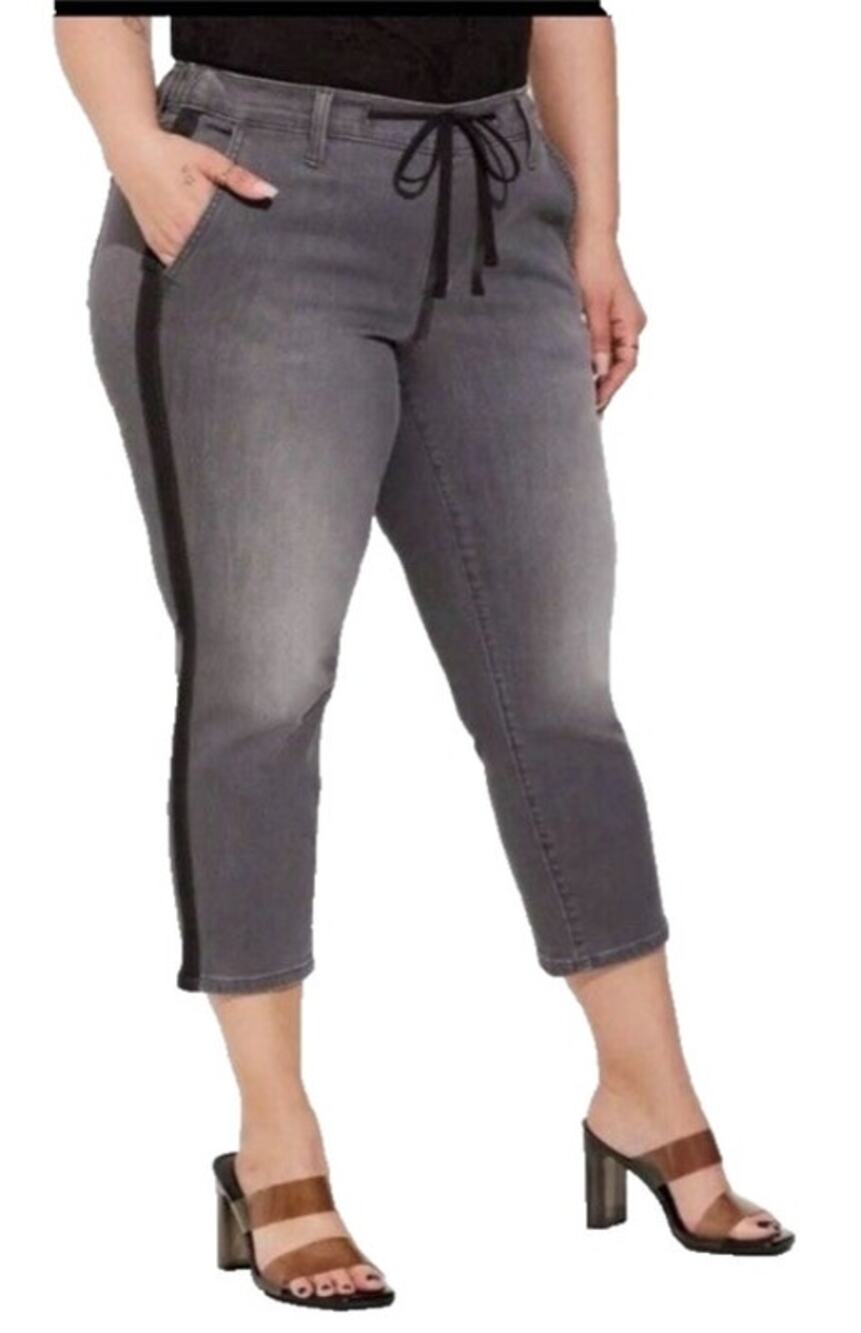 Torrid 3 Women 3x Gray strip Pull-on Boyfriend Cropped Denim Jeans